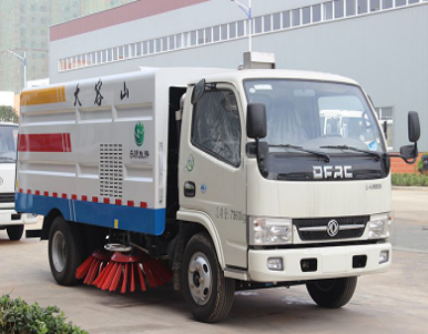 东风小多利卡扫路车